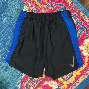 Nike Men's Athletic Shorts in Black and Blue size small